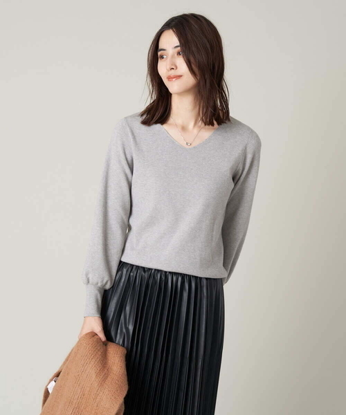 a.v.v(アーヴェヴェ)の「Vネックパフスリーブニット(ニット/セーター・レディース・ブルー/アイボリー/ライトグレー/ブラック/ライトピンク・34/36/38/42/40)」の18枚目の写真