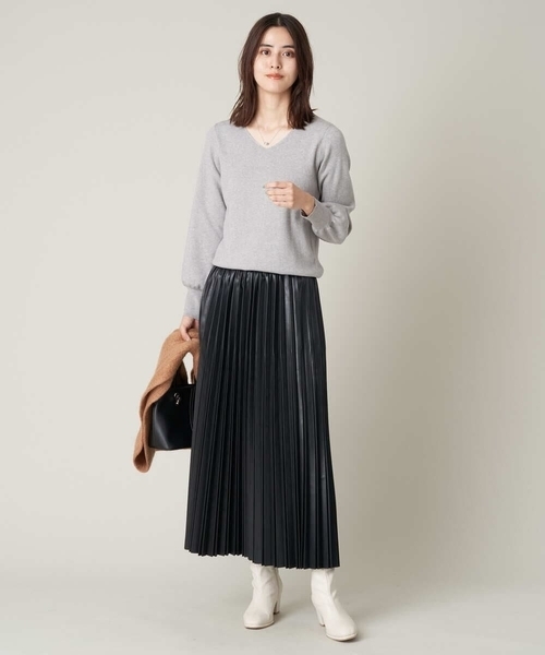 a.v.v(アーヴェヴェ)の「Vネックパフスリーブニット(ニット/セーター・レディース・ブルー/アイボリー/ライトグレー/ブラック/ライトピンク・34/36/38/42/40)」の19枚目の写真