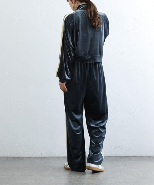 COLONY 2139（コロニートゥーワンスリーナイン）の「ベロアラインショートトラックジャケット/ジャージ（ジャージ・レディース・カーキ/チャコールグレー/ブルー・FREE）」の9枚目の写真