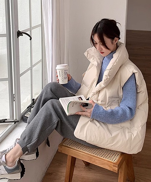 KOM（ドットコム）の「『.KOM/ドットケーオーエム』スタンドカラー中綿