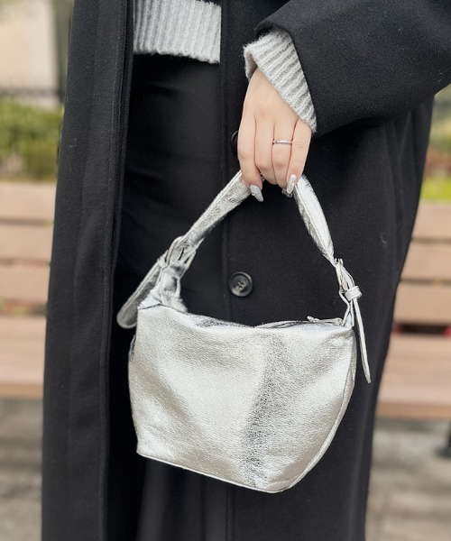 Reurie'（レウリィ）の「メタリックワンハンドルバッグ / metallic one handle bag メタリックバッグ ヴィンテージライク ハンドバッグ ワンショルダー ゴールド シルバー ブラック アンティーク（ハンドバッグ・レディース・アンティークシルバー/ブラック/シルバー・FREE）」の2枚目の写真