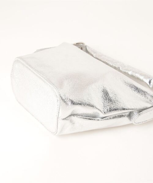 Reurie'（レウリィ）の「メタリックワンハンドルバッグ / metallic one handle bag メタリックバッグ ヴィンテージライク ハンドバッグ ワンショルダー ゴールド シルバー ブラック アンティーク（ハンドバッグ・レディース・アンティークシルバー/ブラック/シルバー・FREE）」の10枚目の写真