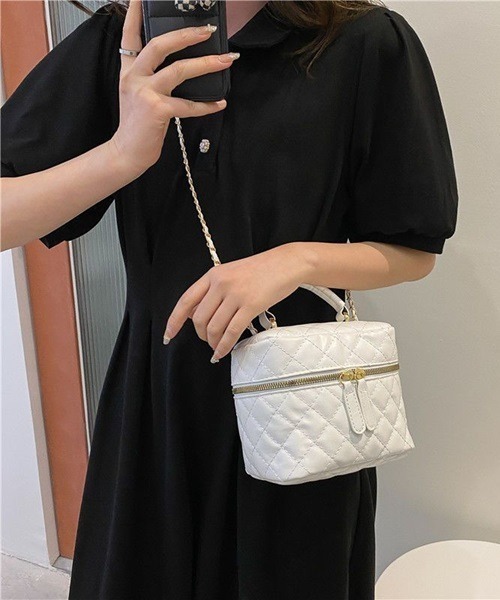 H.TOKYO（エイチトウキョウ）の「キルティング 2WAYバニティバッグ（ハンドバッグ・レディース・ベージュ/ホワイト/ブラック・FREE）」の4枚目の写真