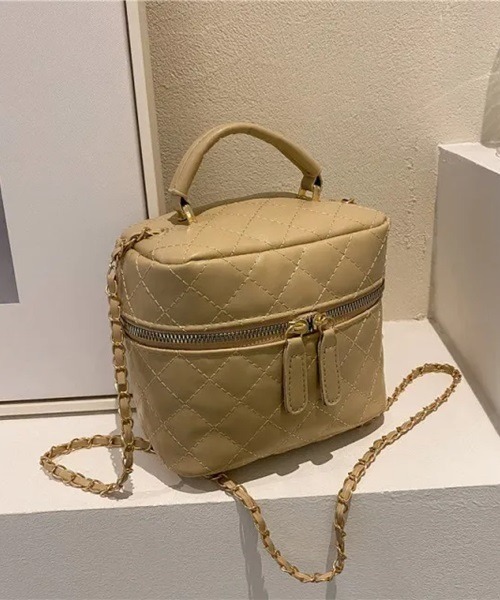 H.TOKYO（エイチトウキョウ）の「キルティング 2WAYバニティバッグ（ハンドバッグ・レディース・ベージュ/ホワイト/ブラック・FREE）」の11枚目の写真