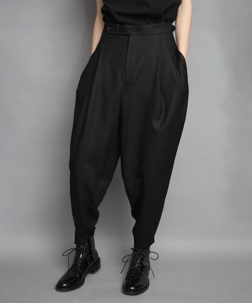 ato（アトウ）の「2 TUCK TAPERED TRI-ACETATE PANTS（その他パンツ・メンズ・ネイビー/ブラック・48/46/44）」の2枚目の写真