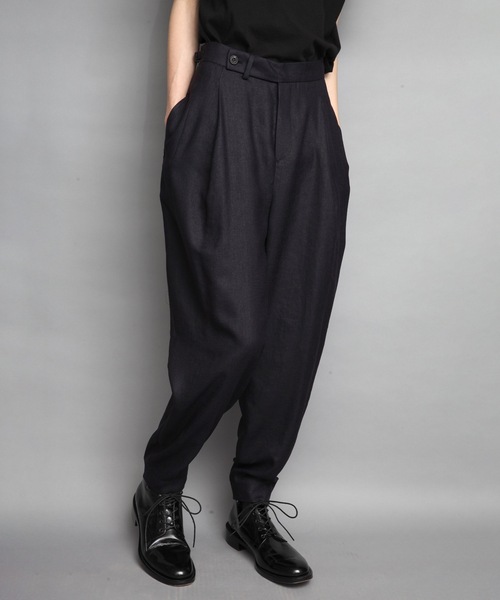 ato（アトウ）の「2 TUCK TAPERED TRI-ACETATE PANTS（その他パンツ・メンズ・ネイビー/ブラック・48/46/44）」の5枚目の写真