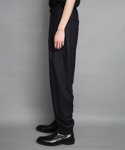ato（アトウ）の「2 TUCK TAPERED TRI-ACETATE PANTS（その他パンツ・メンズ・ネイビー/ブラック・48/46/44）」の9枚目の写真