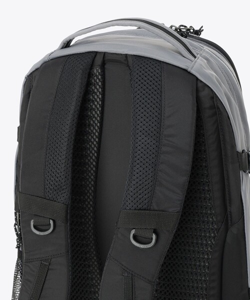 Columbia（コロンビア）の「撥水 新生活 33L リュック／Columbia パナシーア33L バックパック 大容量 PC収納（15インチ対応）／コロンビア（バックパック/リュック・レディース・グリーン/ベージュ/オレンジ/マスタード/ブラック系その他/ブラック/ネイビー/ホワイト系その他3/ホワイト系その他4/オレンジ系その他/グレー/ブラック系その他2/ブルーグリーン・ONE SIZE）」の21枚目の写真