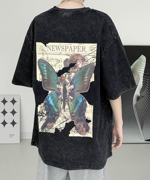 FVLMEN（フルメン）の「【FVLMEN】butterfly backprint halfsleeve tee/バタフライ バックプリント ハーフスリーブ T（Tシャツ/カットソー・メンズ・パープル/ベージュ/ブラック・LARGE/MEDIUM/X-LARGE）」の2枚目の写真