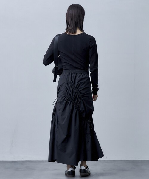 Firsthand(ファーストハンド)の「Firsthand/ファーストハンド Reポリエステルギャザードロストスカート(スカート・レディース・オフホワイト/ブラック・FREE)」の4枚目の写真