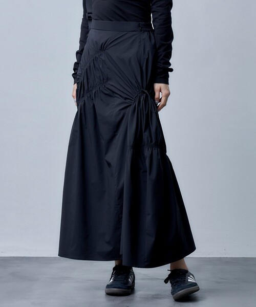 Firsthand(ファーストハンド)の「Firsthand/ファーストハンド Reポリエステルギャザードロストスカート(スカート・レディース・オフホワイト/ブラック・FREE)」の2枚目の写真
