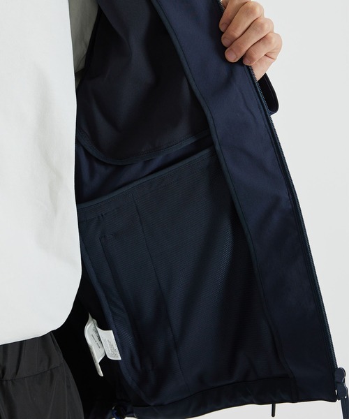 WHITE MOUNTAINEERING(ホワイトマウンテニアリング)の「【White Mountaineering/ ホワイトマウンテニアリング】STRETCH MOUNTAIN PARKA/ストレッチマウンテンパーカー(マウンテンパーカー・メンズ・ネイビー・2/1/000)」の9枚目の写真