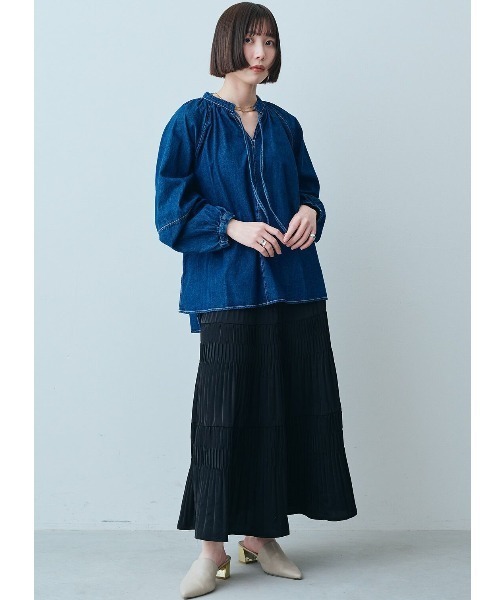 IEDIT（イディット）の「ＩＥＤＩＴ　フェミニンな印象で着られる軽やかデニムブラウス（シャツ/ブラウス・レディース・ダークインディゴブルー/ライトインディゴブルー/チャコールグレー・LARGE/X-LARGE/XX-LARGE/MEDIUM/SMALL/XXX-LARGE）」の5枚目の写真