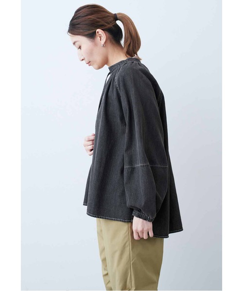 IEDIT（イディット）の「ＩＥＤＩＴ　フェミニンな印象で着られる軽やかデニムブラウス（シャツ/ブラウス・レディース・ダークインディゴブルー/ライトインディゴブルー/チャコールグレー・LARGE/X-LARGE/XX-LARGE/MEDIUM/SMALL/XXX-LARGE）」の8枚目の写真