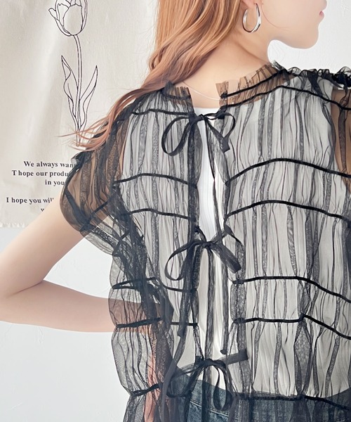 classicalelf(クラシカルエルフ)の「コーデに遊び心をプラスする。前後2WAYチュールギャザーリボントップス(Tシャツ/カットソー・レディース・ブラック/グレイッシュベージュ/グレー/オフホワイト・LARGE/MEDIUM/SMALL/X-LARGE)」の1枚目の写真