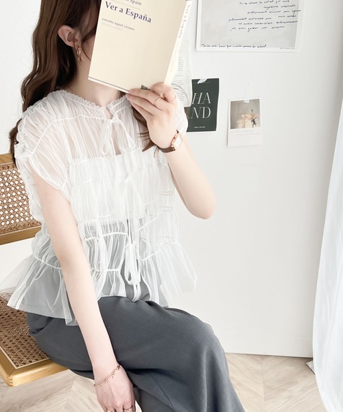 classicalelf(クラシカルエルフ)の「コーデに遊び心をプラスする。前後2WAYチュールギャザーリボントップス(Tシャツ/カットソー・レディース・ブラック/グレイッシュベージュ/グレー/オフホワイト・LARGE/MEDIUM/SMALL/X-LARGE)」の8枚目の写真