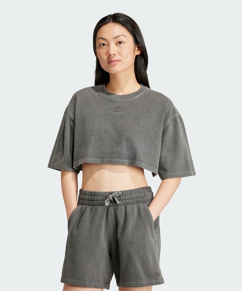 adidas（アディダス）の「エッセンシャルズ+ クロップドTシャツ / アディダスオリジナルス adidas Originals（Tシャツ/カットソー・レディース・ブルー/ブラック/イエロー・SMALL/MEDIUM/LARGE/X-LARGE/XX-LARGE/X-SMALL）」の5枚目の写真