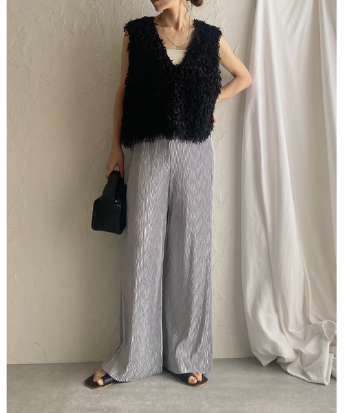 She's Closet（シーズクローゼット）の「深Vネックショート丈フェザージャガード/テープヤーンフリンジベスト（ベスト・レディース・ブラック/グレー/アイボリー/グリーン/グレー系その他/ブラウン・FREE）」の8枚目の写真