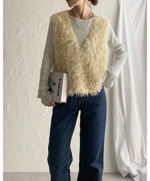 She's Closet（シーズクローゼット）の「深Vネックショート丈フェザージャガード/テープヤーンフリンジベスト（ベスト・レディース・ブラック/グレー/アイボリー/グリーン/グレー系その他/ブラウン・FREE）」の16枚目の写真