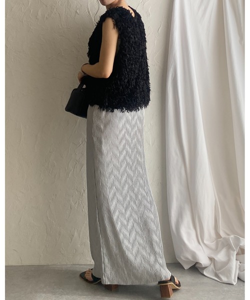 She's Closet（シーズクローゼット）の「深Vネックショート丈フェザージャガード/テープヤーンフリンジベスト（ベスト・レディース・ブラック/グレー/アイボリー/グリーン/グレー系その他/ブラウン・FREE）」の20枚目の写真