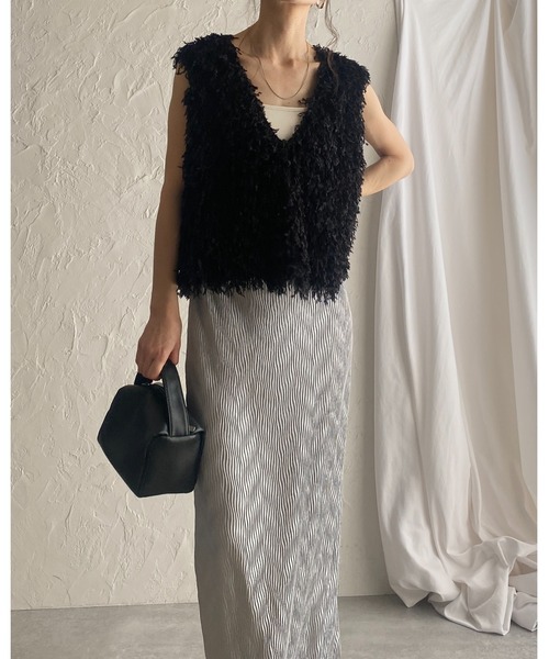 She's Closet（シーズクローゼット）の「深Vネックショート丈フェザージャガード/テープヤーンフリンジベスト（ベスト・レディース・ブラック/グレー/アイボリー/グリーン/グレー系その他/ブラウン・FREE）」の21枚目の写真