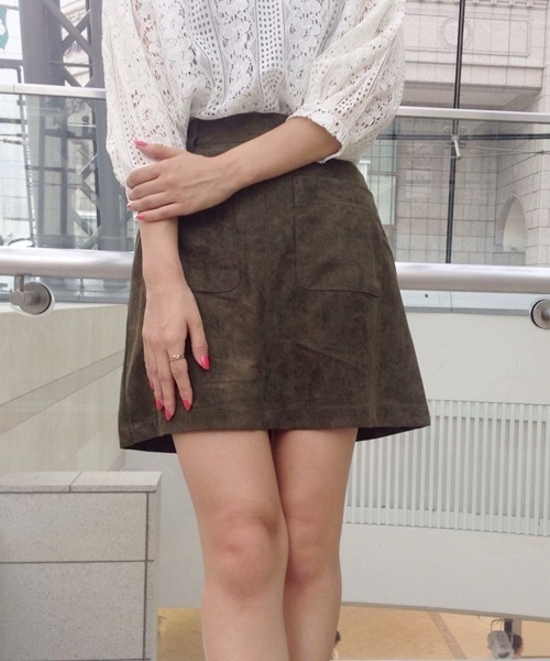 Chico（チコ）の「スエードボックススカート（スカート・レディース・ブラック/キャメル/カーキ・FREE）」の2枚目の写真