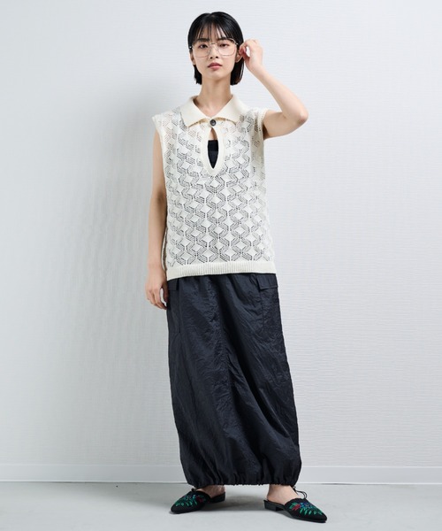 MERLOT（メルロー）の「透かし編みポロベスト（ポロシャツ・レディース・ブラック/ナチュラル・FREE）」の4枚目の写真