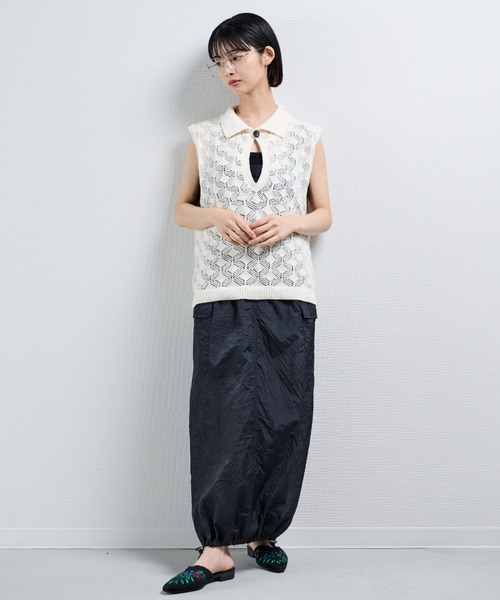 MERLOT（メルロー）の「透かし編みポロベスト（ポロシャツ・レディース・ブラック/ナチュラル・FREE）」の3枚目の写真