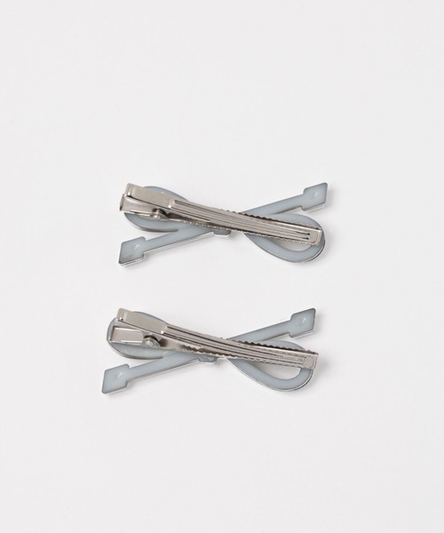 FOREVER 21(フォーエバー トゥエンティーワン)の「2Pリボンヘアクリップ(ヘアピン・レディース・シルバー・FREE)」の4枚目の写真