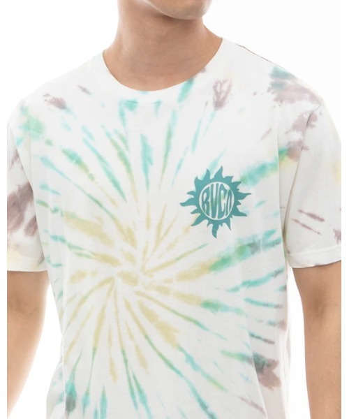 RVCA(ルーカ)の「RVCA メンズ TIEDYE SUN STAMP Tシャツ 【2024年夏モデル】/ルーカ総柄タイダイ半袖Tシャツ(Tシャツ/カットソー・メンズ・グリーン/マルチ/ブラック系その他・SMALL/MEDIUM/LARGE/X-LARGE)」の8枚目の写真