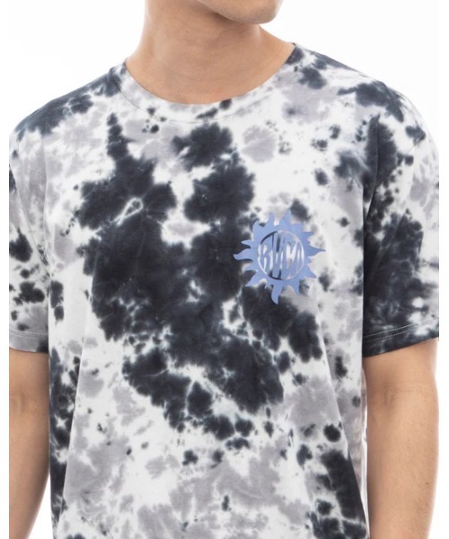 RVCA(ルーカ)の「RVCA メンズ TIEDYE SUN STAMP Tシャツ 【2024年夏モデル】/ルーカ総柄タイダイ半袖Tシャツ(Tシャツ/カットソー・メンズ・グリーン/マルチ/ブラック系その他・SMALL/MEDIUM/LARGE/X-LARGE)」の4枚目の写真