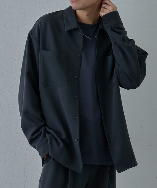 COLONY 2139（コロニートゥーワンスリーナイン）の「サステナブルストレッチイージー長袖シャツ（シャツ/ブラウス・メンズ・ブラック/グレイッシュベージュ/チャコールグレー・MEDIUM/LARGE）」の2枚目の写真