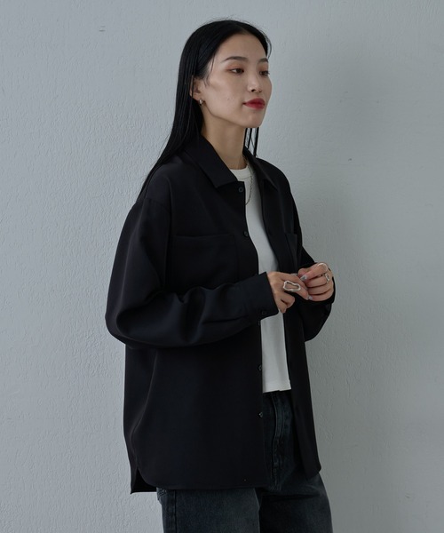 COLONY 2139（コロニートゥーワンスリーナイン）の「サステナブルストレッチイージー長袖シャツ（シャツ/ブラウス・メンズ・ブラック/グレイッシュベージュ/チャコールグレー・MEDIUM/LARGE）」の5枚目の写真