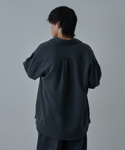 COLONY 2139（コロニートゥーワンスリーナイン）の「サステナブルストレッチイージー長袖シャツ（シャツ/ブラウス・メンズ・ブラック/グレイッシュベージュ/チャコールグレー・MEDIUM/LARGE）」の14枚目の写真