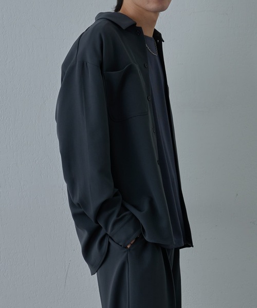 COLONY 2139（コロニートゥーワンスリーナイン）の「サステナブルストレッチイージー長袖シャツ（シャツ/ブラウス・メンズ・ブラック/グレイッシュベージュ/チャコールグレー・MEDIUM/LARGE）」の15枚目の写真