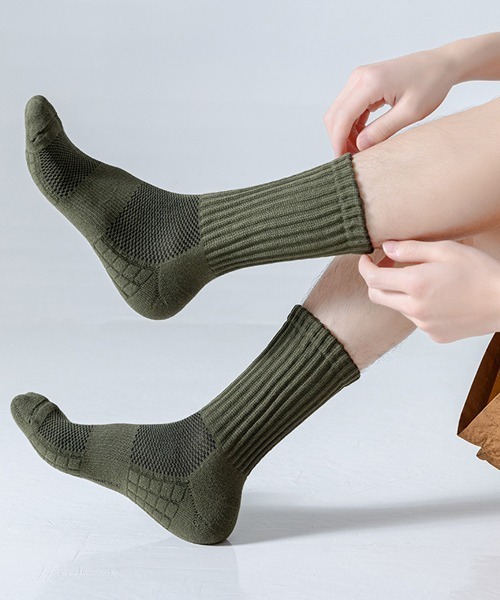 Fun & Daily（ファンアンドデイリー）の「F&D : ワイドリブスポーツミックスソックス（ソックス/靴下・メンズ・ホワイト/ブルー/オリーブ・FREE）」の2枚目の写真