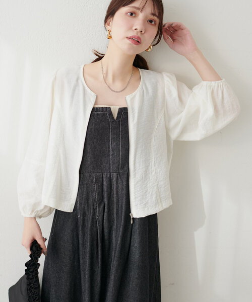 natural couture(ナチュラルクチュール)の「ランタンスリーブ涼しげシャツブルゾン(ブルゾン・レディース・アイボリー/ブラック/レッド系その他/ライトベージュ・FREE)」の2枚目の写真