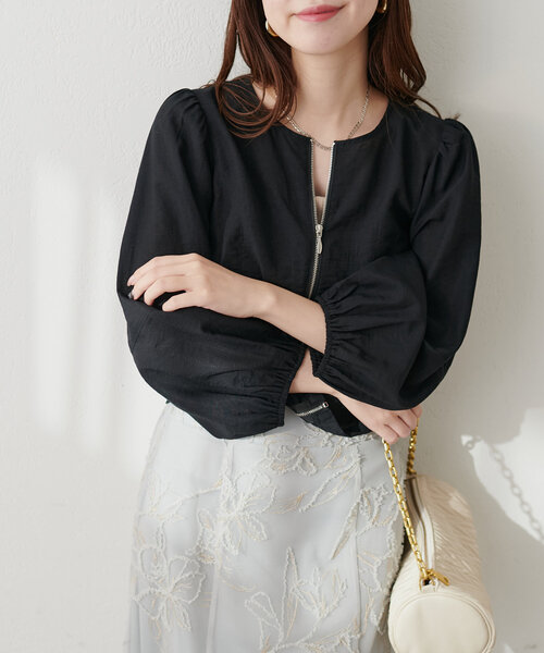 natural couture(ナチュラルクチュール)の「ランタンスリーブ涼しげシャツブルゾン(ブルゾン・レディース・アイボリー/ブラック/レッド系その他/ライトベージュ・FREE)」の1枚目の写真