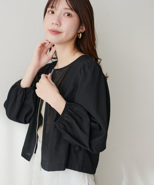 natural couture(ナチュラルクチュール)の「ランタンスリーブ涼しげシャツブルゾン(ブルゾン・レディース・アイボリー/ブラック/レッド系その他/ライトベージュ・FREE)」の9枚目の写真