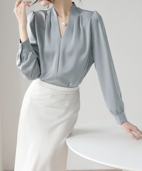 Miniministore(ミニミニストア)の「サテン風シャツブラウス Vネックトップス(シャツ/ブラウス・レディース・ホワイト/ブラック/ブルーグレー・M/L/XL)」の6枚目の写真