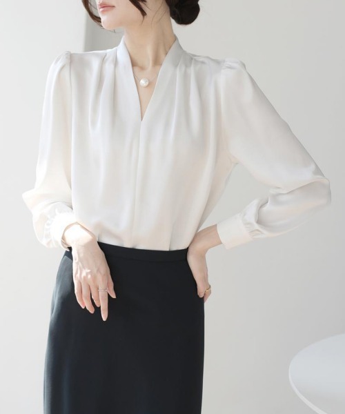 Miniministore(ミニミニストア)の「サテン風シャツブラウス Vネックトップス(シャツ/ブラウス・レディース・ホワイト/ブラック/ブルーグレー・M/L/XL)」の8枚目の写真
