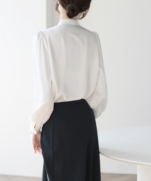 Miniministore(ミニミニストア)の「サテン風シャツブラウス Vネックトップス(シャツ/ブラウス・レディース・ホワイト/ブラック/ブルーグレー・M/L/XL)」の11枚目の写真