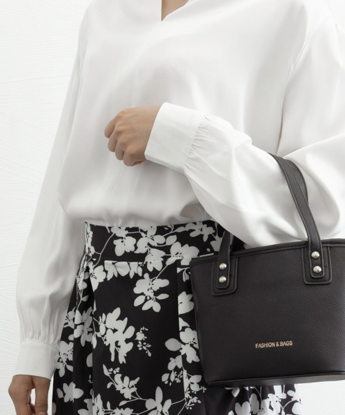 Miniministore(ミニミニストア)の「サテン風シャツブラウス Vネックトップス(シャツ/ブラウス・レディース・ホワイト/ブラック/ブルーグレー・M/L/XL)」の13枚目の写真