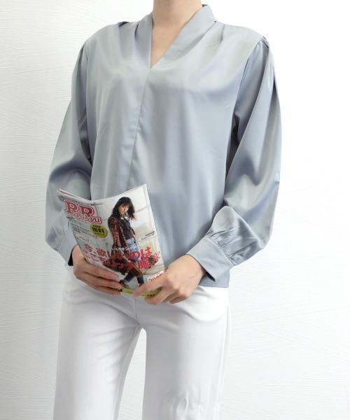 Miniministore(ミニミニストア)の「サテン風シャツブラウス Vネックトップス(シャツ/ブラウス・レディース・ホワイト/ブラック/ブルーグレー・M/L/XL)」の16枚目の写真
