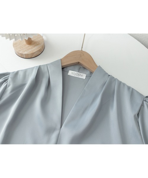 Miniministore(ミニミニストア)の「サテン風シャツブラウス Vネックトップス(シャツ/ブラウス・レディース・ホワイト/ブラック/ブルーグレー・M/L/XL)」の22枚目の写真