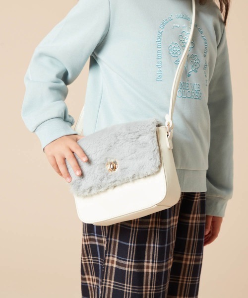 a.v.v（アーヴェヴェ）の「[KIDS]ミニショルダ―（ショルダーバッグ・キッズ・ホワイト/ブルー/ブラック・120）」の3枚目の写真