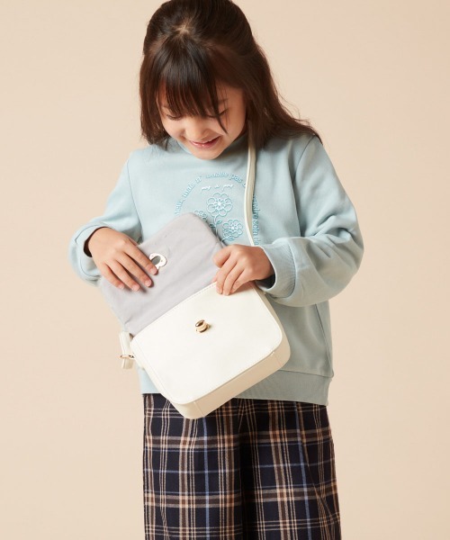 a.v.v（アーヴェヴェ）の「[KIDS]ミニショルダ―（ショルダーバッグ・キッズ・ホワイト/ブルー/ブラック・120）」の4枚目の写真
