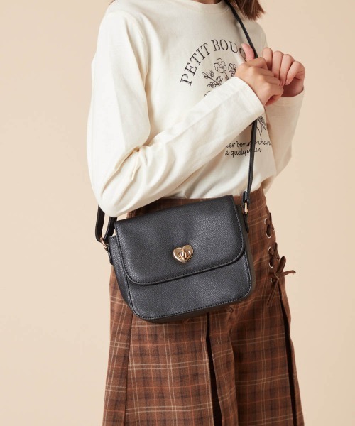 a.v.v（アーヴェヴェ）の「[KIDS]ミニショルダ―（ショルダーバッグ・キッズ・ホワイト/ブルー/ブラック・120）」の9枚目の写真