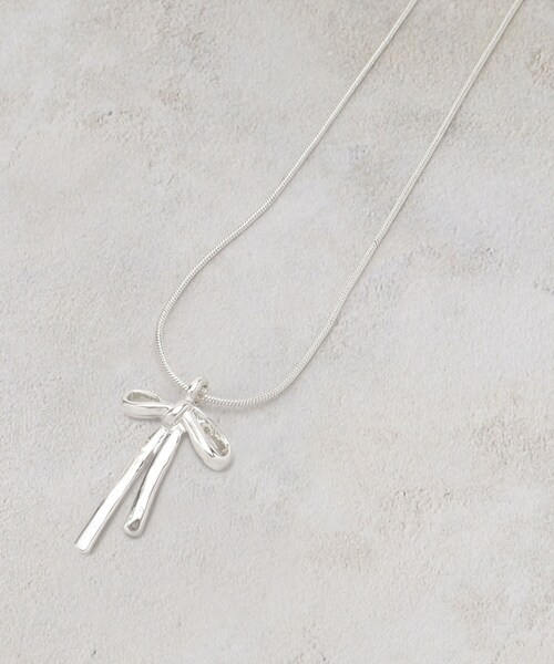 grove（グローブ）の「リボンショートネックレス（ネックレス・レディース・シルバー系/ゴールド/シルバー・00）」の2枚目の写真