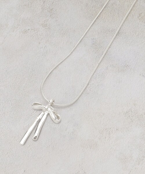 grove（グローブ）の「リボンショートネックレス（ネックレス・レディース・シルバー系/ゴールド/シルバー・00）」の4枚目の写真